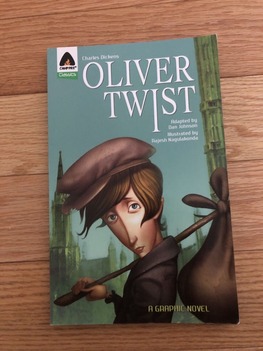 Oliver Twist: The Graphic Novel (Campfire‎ Graphic Novels) - paperback